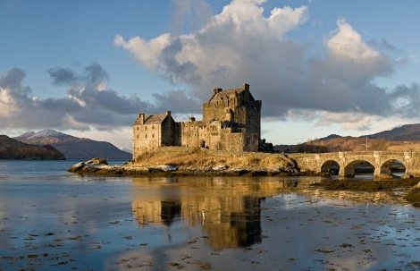 Eilean_Donan_Castle,_Scotland_-_Jan_2011